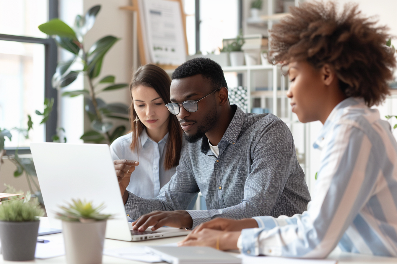 Équipe ProfileLift travaillant sur l'optimisation de profils